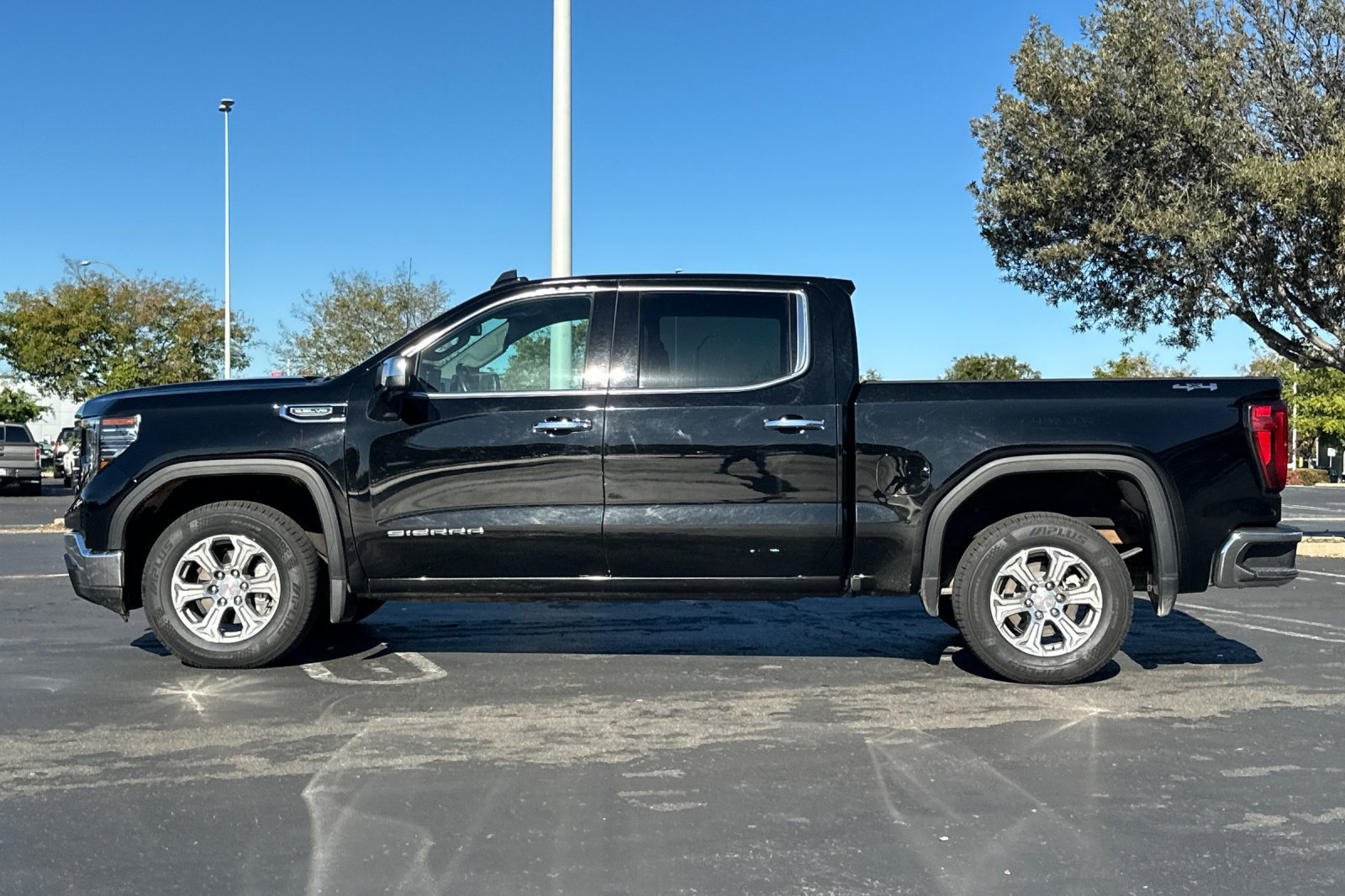 Used 2025 GMC Sierra 1500 SLT AWD/4WD image 7