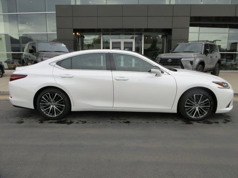 Used 2025 Lexus ES 350 w/ Premium Package FWD image 11