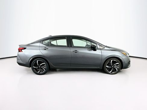 Used 2025 Nissan Versa SR FWD image 10