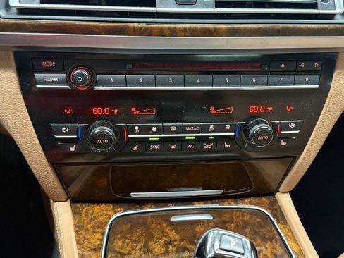 Used 2015 BMW 750i RWD image 34