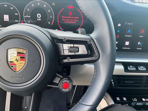 Used 2025 Porsche 911 Carrera RWD image 19