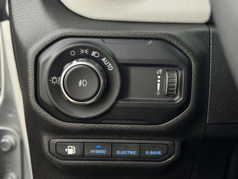 Used 2023 Jeep Wrangler Unlimited Sahara AWD/4WD image 22