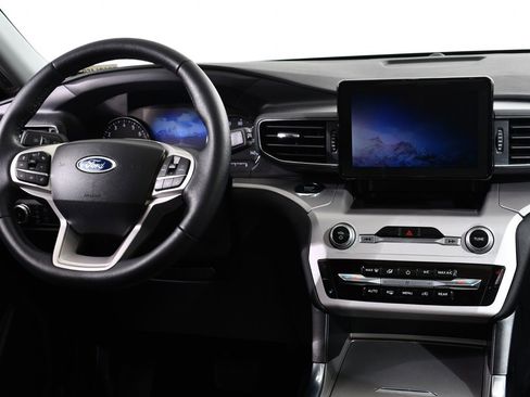 Used 2023 Ford Explorer XLT w/ Equipment Group 202A image 8