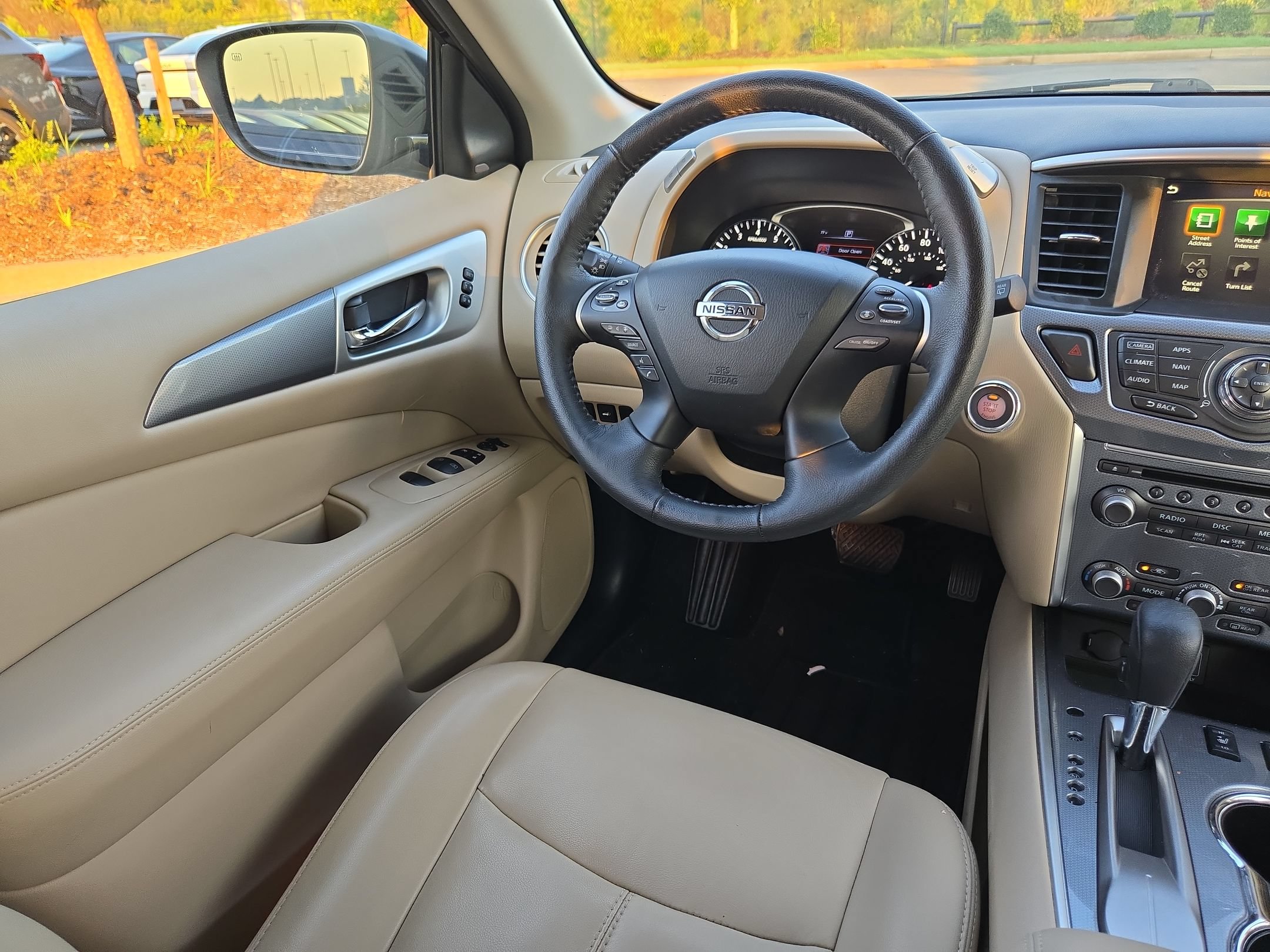 Used 2020 Nissan Pathfinder SL FWD image 9