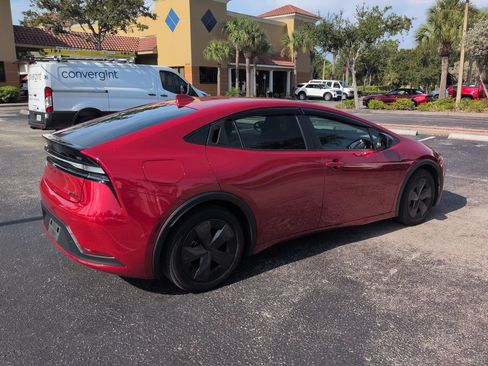 Used 2024 Toyota Prius Prime FWD image 5
