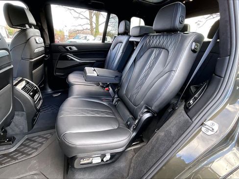 Used 2025 BMW X7 M60i image 21