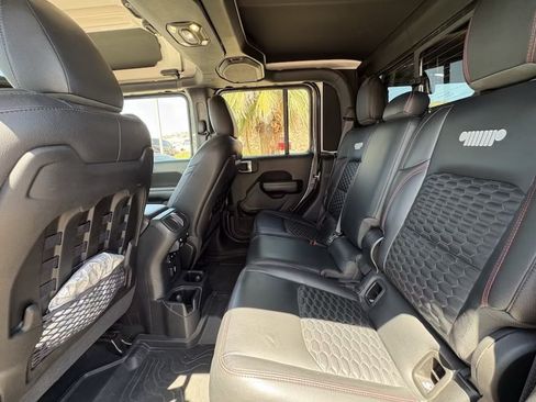 Used 2021 Jeep Gladiator Rubicon AWD/4WD image 10