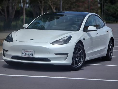 Used 2021 Tesla Model 3 Standard Range Plus RWD image 25