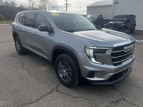 Used 2025 GMC Acadia Elevation image 3