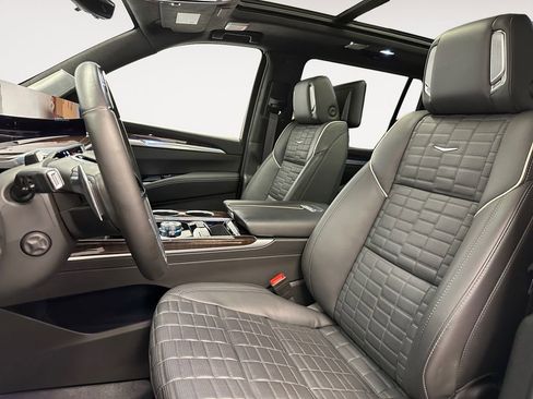 Used 2025 Cadillac Escalade ESV Sport Platinum AWD/4WD image 9