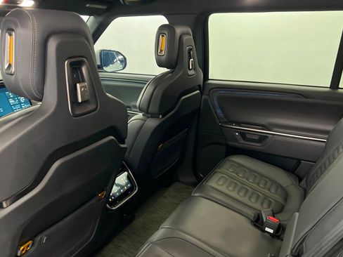 Used 2025 Rivian R1S Adventure Dual AWD/4WD image 19