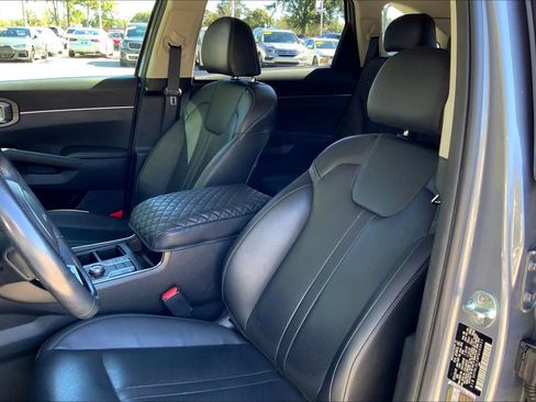 Used 2023 Kia Sorento S w/ Panoramic Sunroof Package image 7