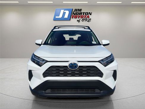 Used 2022 Toyota RAV4 XLE image 2