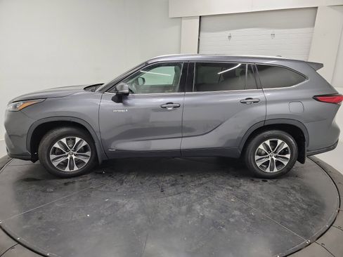 Used 2020 Toyota Highlander XLE AWD/4WD image 4