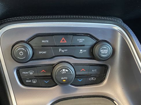 Used 2019 Dodge Challenger R/T w/ Driver Convenience Group RWD image 14