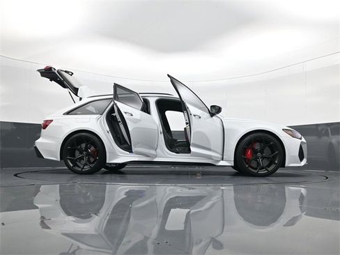 Used 2024 Audi RS 6 performance w/ Matte Carbon Package image 33