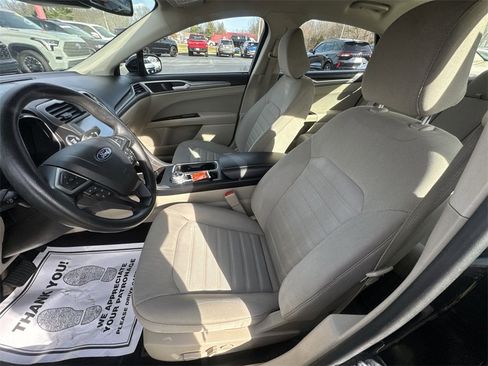 Used 2020 Ford Fusion SE image 11