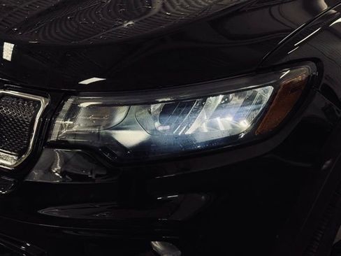 Used 2022 Jeep Compass Limited image 2