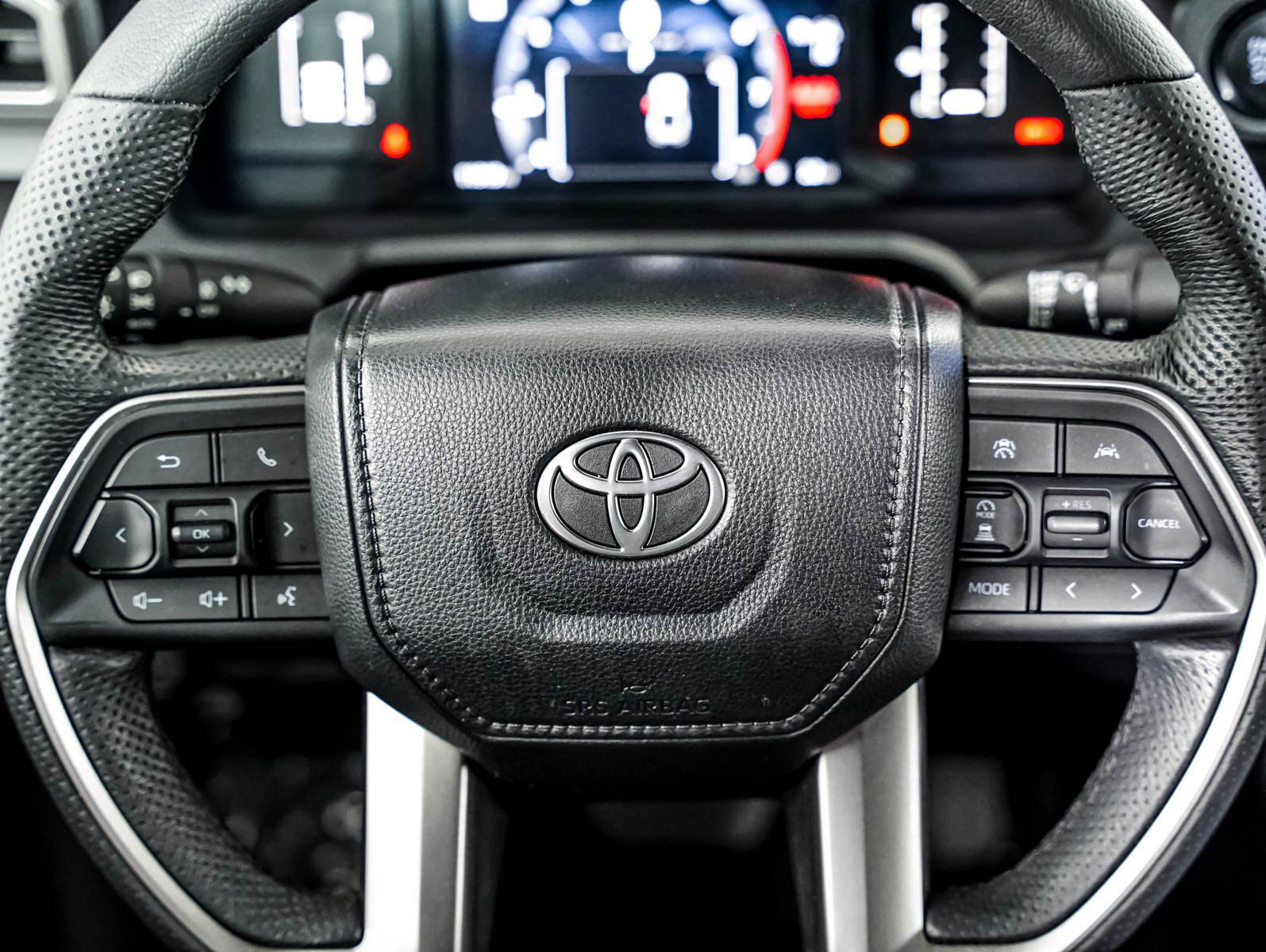 Used 2024 Toyota Tacoma SR5 AWD/4WD image 12