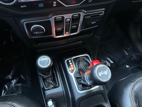 Used 2023 Jeep Wrangler Unlimited Sahara AWD/4WD image 23