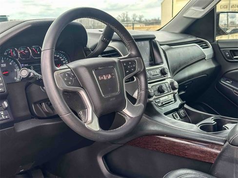 Used 2017 GMC Yukon XL SLE w/ SLE Value Package image 4