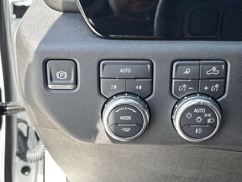 Used 2026 GMC Sierra 1500 SLT AWD/4WD image 15