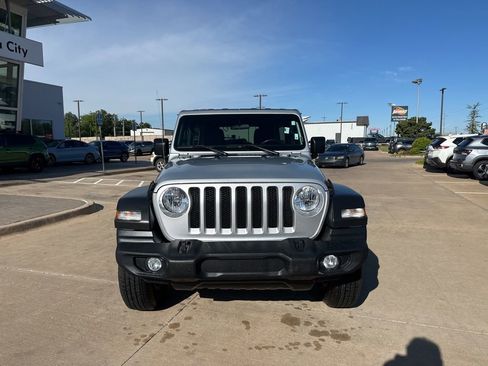 Used 2022 Jeep Wrangler Unlimited Sport AWD/4WD image 2
