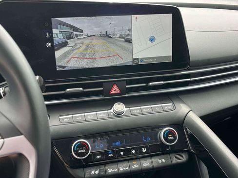 Used 2025 Hyundai Elantra Limited FWD image 21