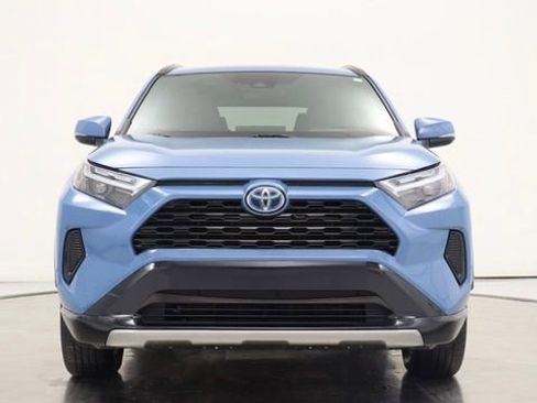 Used 2022 Toyota RAV4 SE w/ Convenience Package image 8