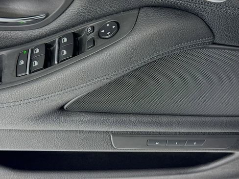 Used 2012 BMW 550i Sedan image 11