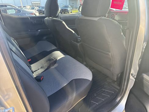Used 2022 Toyota Tacoma TRD Off-Road image 11
