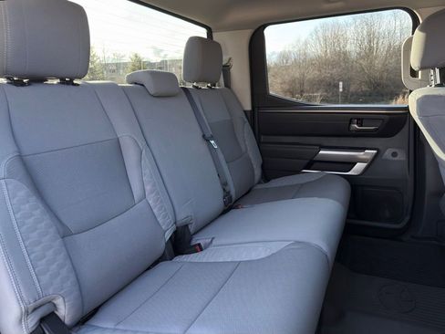 Used 2022 Toyota Tundra SR5 w/ SR5 Convenience Package AWD/4WD image 28