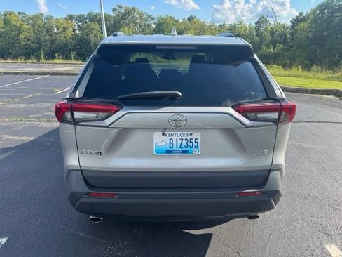 Used 2021 Toyota RAV4 XLE FWD image 4