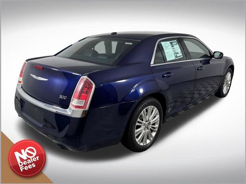 Used 2014 Chrysler 300 AWD image 3