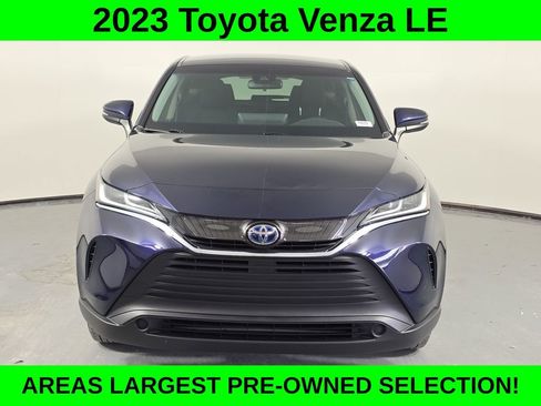 Used 2023 Toyota Venza LE AWD/4WD image 2