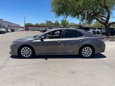 Used 2018 Toyota Camry LE FWD image 6