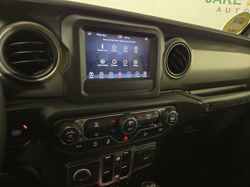 Used 2018 Jeep Wrangler Unlimited Sport S AWD/4WD image 22