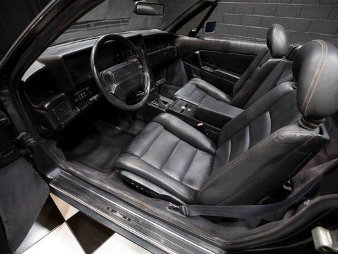 Used 1992 Cadillac Allante FWD image 2