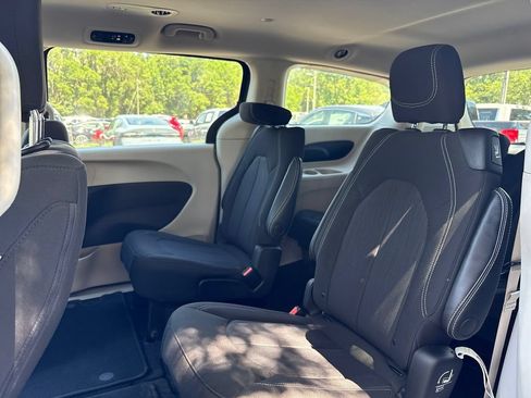 Used 2022 Chrysler Voyager LX FWD image 26