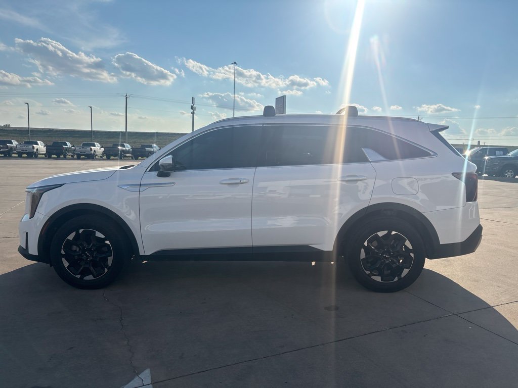 Used 2025 Kia Sorento S w/ Panoramic Sunroof Package FWD image 4