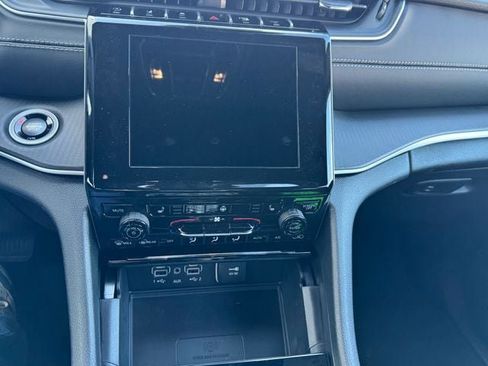 New 2025 Jeep Grand Cherokee Laredo X w/ Luxury Tech Group I AWD/4WD image 24