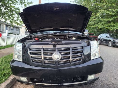 Used 2010 Cadillac Escalade Premium image 20