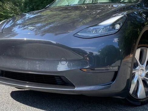 Used 2024 Tesla Model Y Long Range RWD image 3