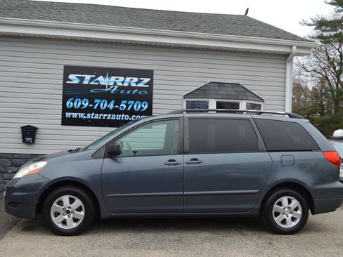 Used 2009 Toyota Sienna LE image 2