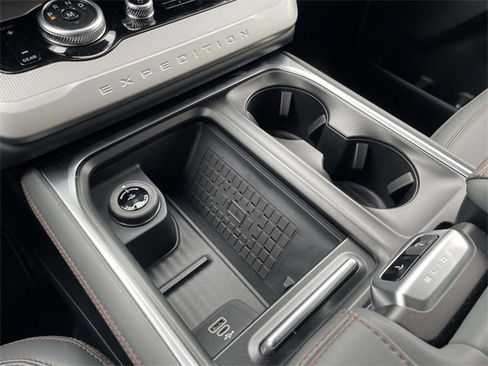 New 2025 Ford Expedition Active image 9