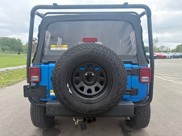 Used 2015 Jeep Wrangler Unlimited Sport w/ Connectivity Group AWD/4WD image 8
