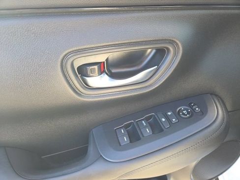 Used 2025 Honda HR-V LX image 18