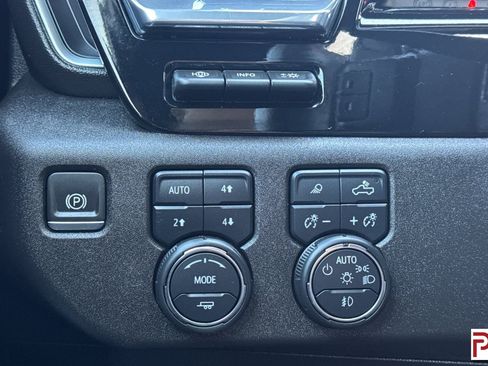 Used 2024 Chevrolet Silverado 1500 High Country image 32