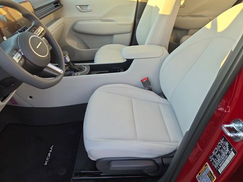 New 2026 Hyundai Kona SE image 4