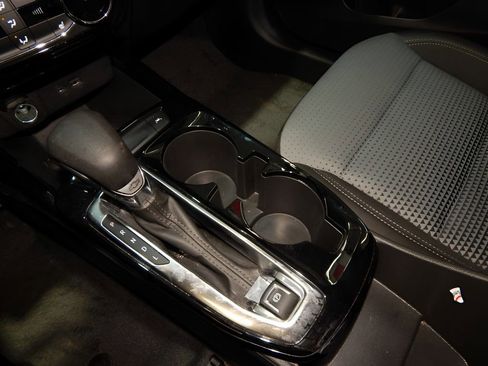 Used 2025 Chevrolet Trax LT w/ LT Convenience Package image 25